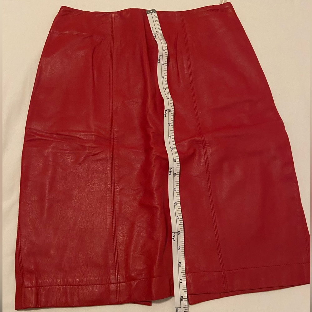 JH Collectibles size 8 red skirt Preloved